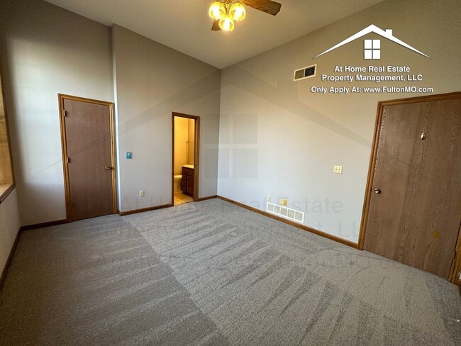 Building Photo - 101 East 10th Street, Apartment 13