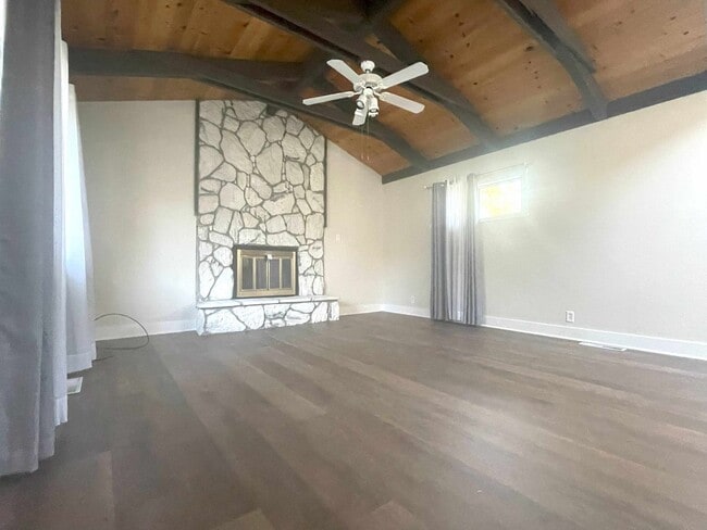 Building Photo - Single story golf course 3/2 home in Lake ...