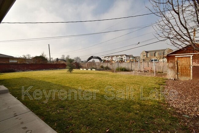 Building Photo - 7340 Cottonwood St