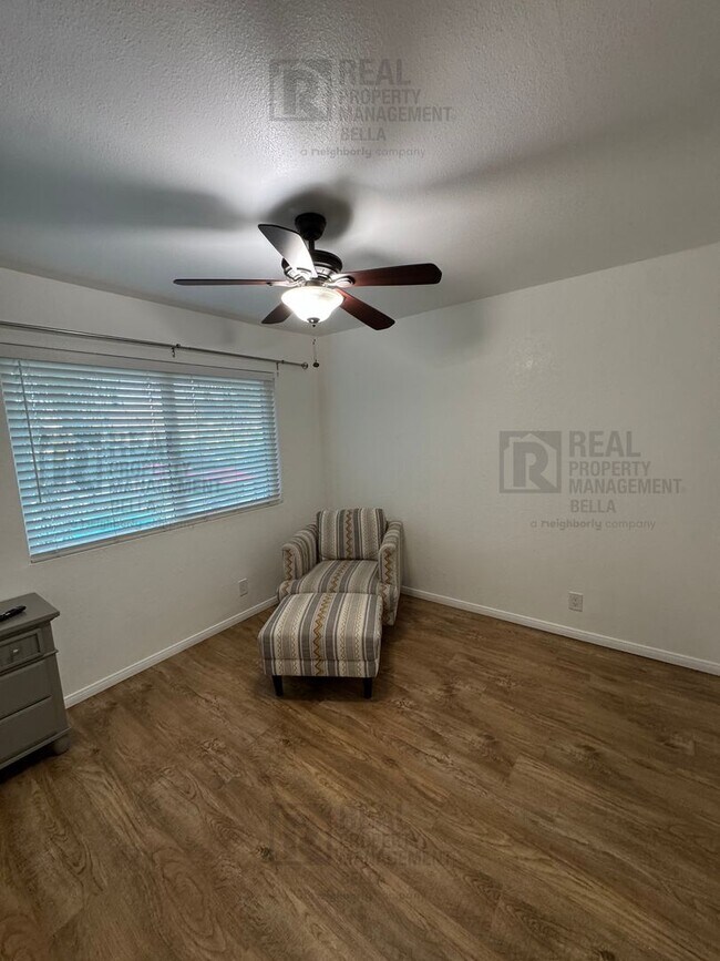 Building Photo - 24311 Canyon Lake Dr N