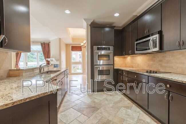 Building Photo - 110 31st Ave N