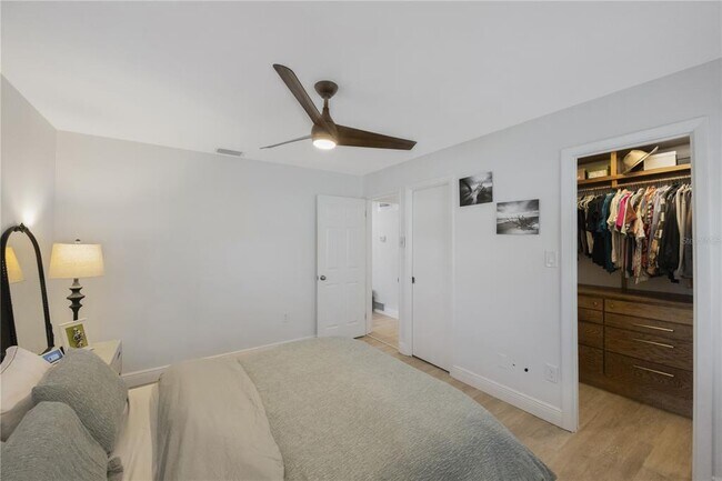 Building Photo - 702 Gray St S