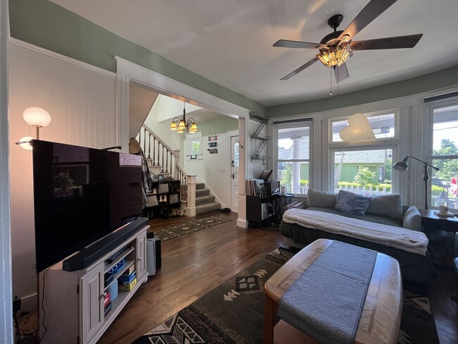 Building Photo - Warm and Welcoming Portland Home with Classic Charm, Modern Kitchen & Outdoor Deck