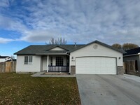 Building Photo - Great Home with New Floors!