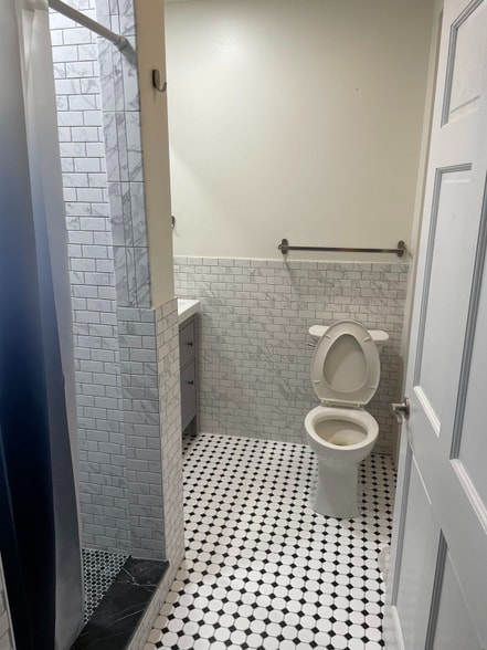 Building Photo - 416 E Main St