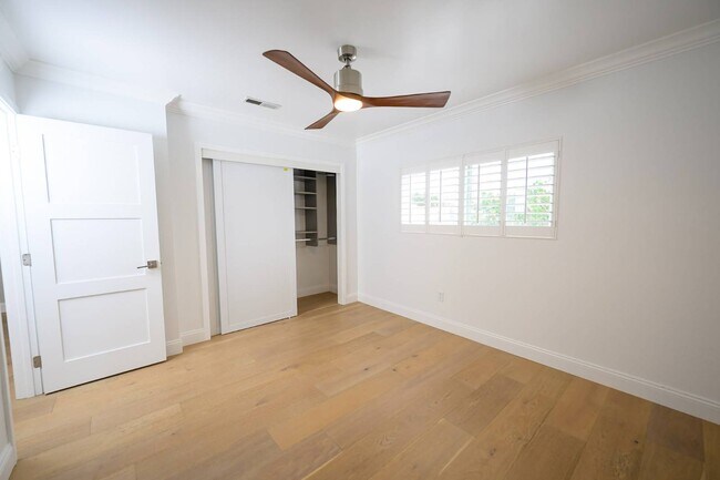 Building Photo - 2107 Dufour Ave