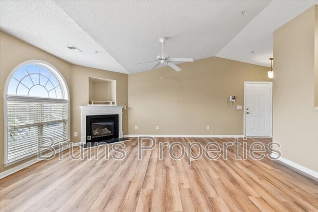 Building Photo - 6113 Hedgecock Cir