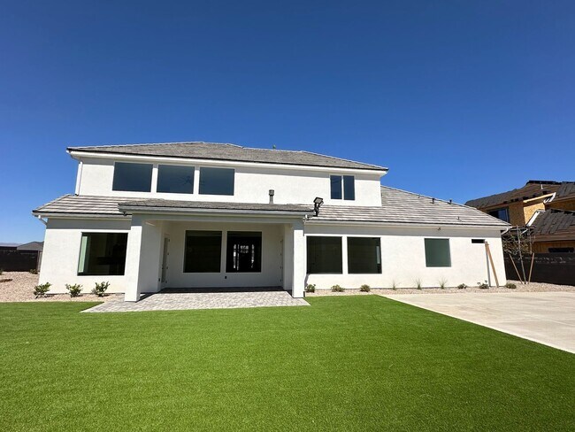 Building Photo - Stunning 5 Bedroom Home with Premium Upgrades Throughout