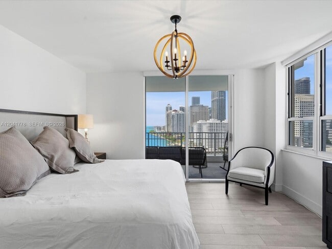 Building Photo - 701 Brickell Key Blvd