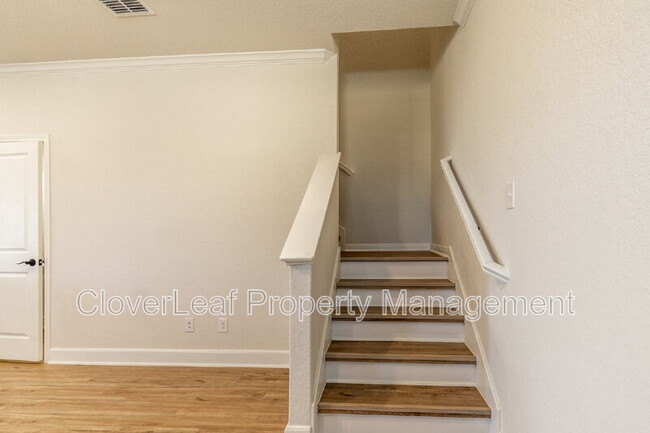 Building Photo - 10351 Lynwood Crk