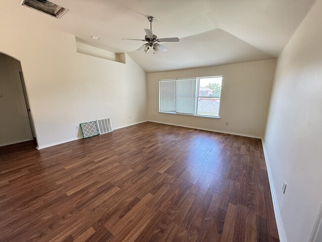 Building Photo - 609 N Vinton Ave