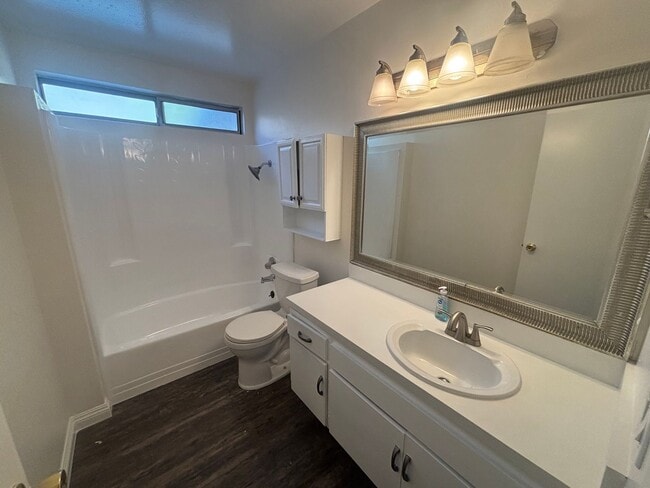 Building Photo - 3-Bedroom Single-Story Home with Private P...