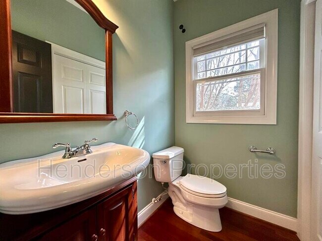 Building Photo - 2229 Chesterfield Ave