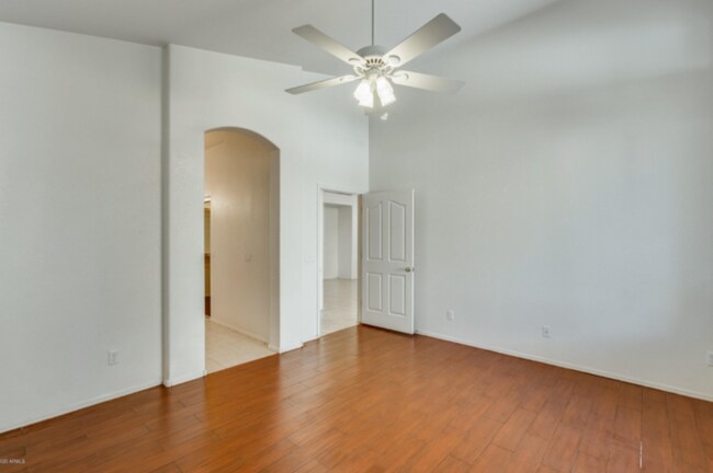 Building Photo - AVAILABLE NOW: Gorgeous 3 Bedroom 2 Bathro...