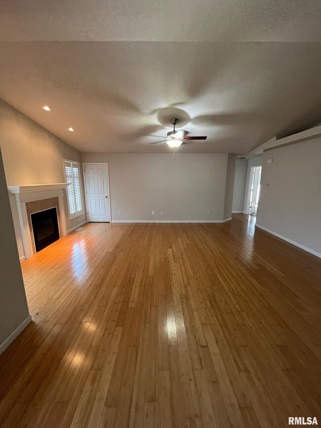 Building Photo - 1414 School House Ln