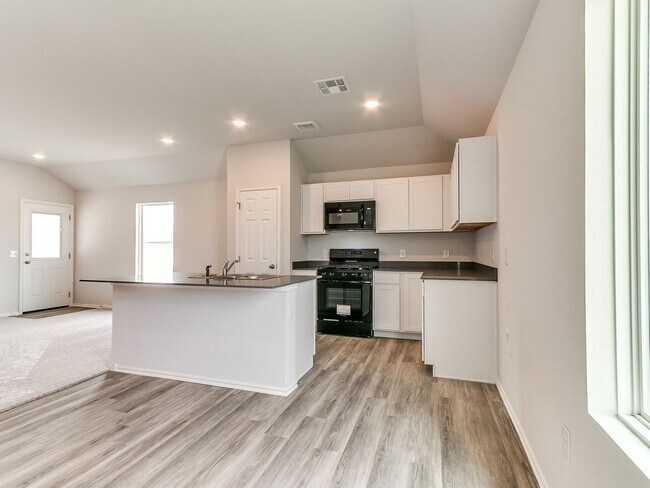 Building Photo - Charming New Home!