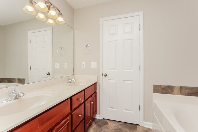 Building Photo - 8011 Tiger Ct