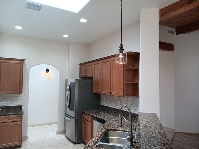 Building Photo - 3 Bedroom, 2 Bathroom! Lovely Home!