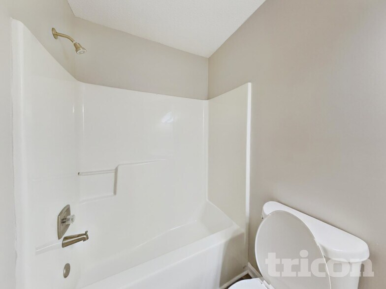 Building Photo - 139 Creekside Dr