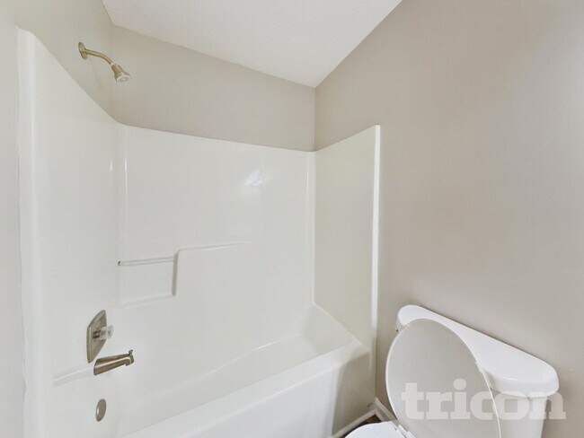 Building Photo - 139 Creekside Dr