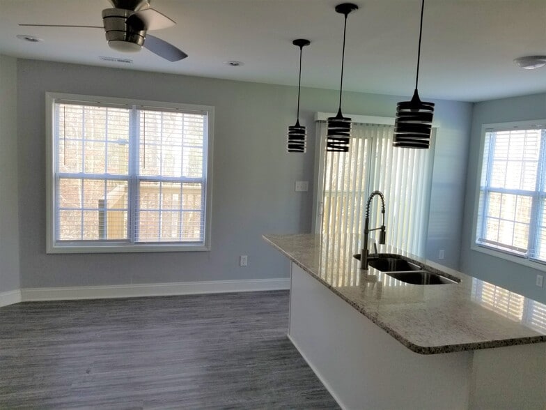 Open Floor plan - 2810 Herndon Village Way