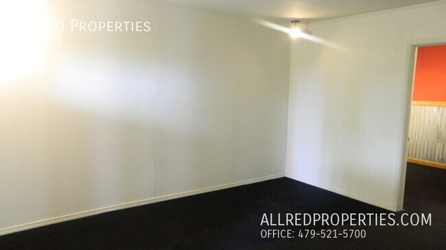 Building Photo - 621 N Leverett Ave