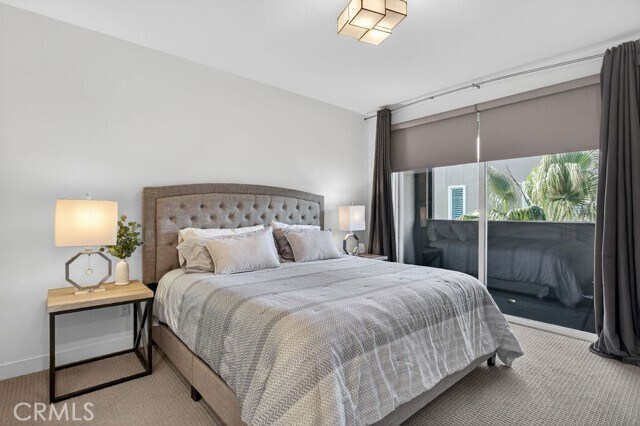 Building Photo - 985 Doheny Way