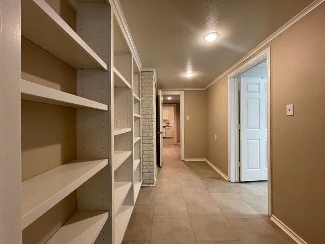 Building Photo - COMING SOON --3 BEDROOM 2 BATH HOME IN TCU AREA