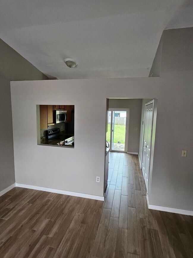 Building Photo - UCF