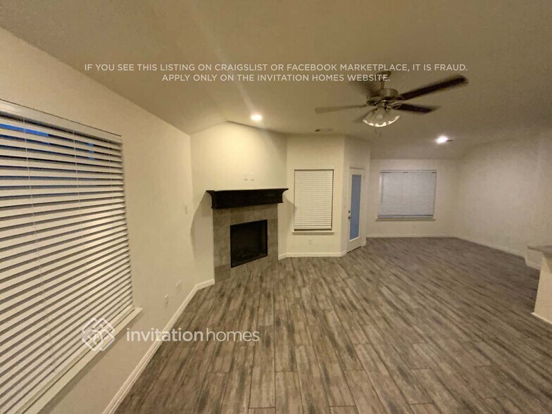 Building Photo - 353 Paloma St