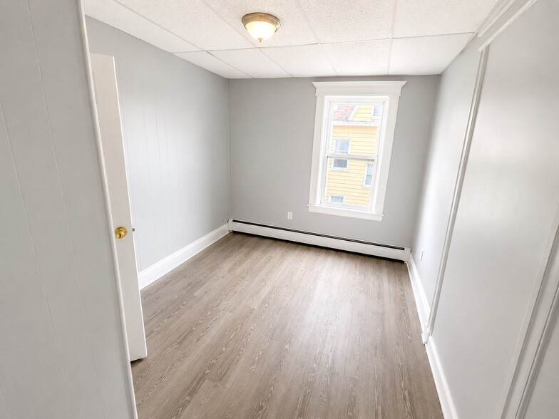 Building Photo - 70 Eaton Pl