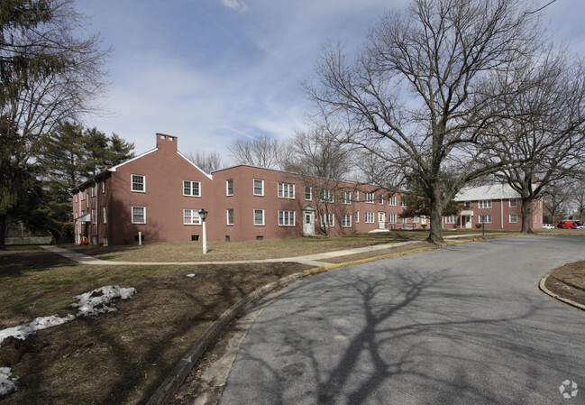 Primary Photo - Garden Court Apartments