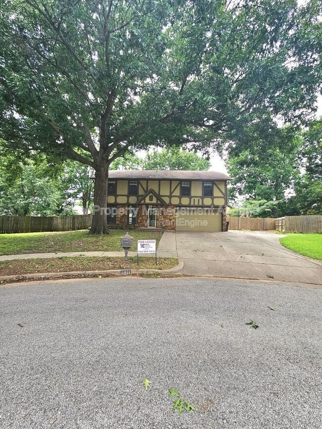 Building Photo - 1811 W Gulfport Cir