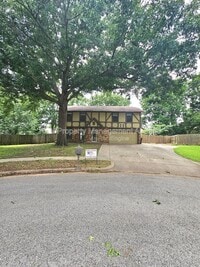 Building Photo - 1811 W Gulfport Cir