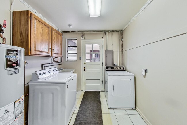 Building Photo - 733 E Rockland Rd