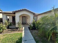 Building Photo - Stunning 5 Bed/2 Bath S Bakersfield Home w...