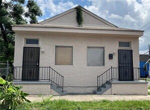 Building Photo - 2934 Dryades St
