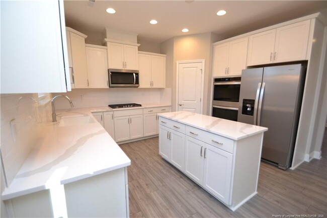 Building Photo - 8531 Secreto Dr