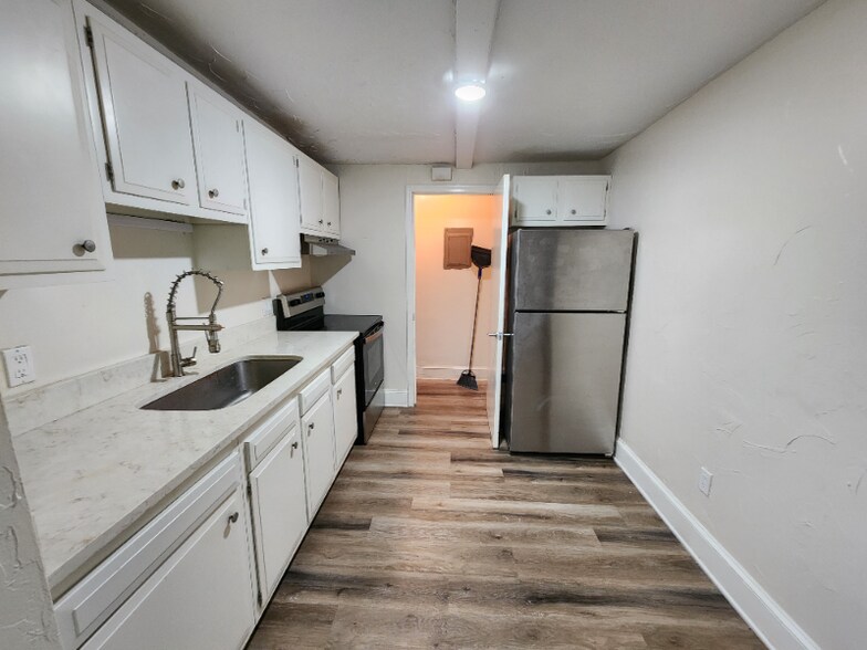 Building Photo - 905 Southwest Ave