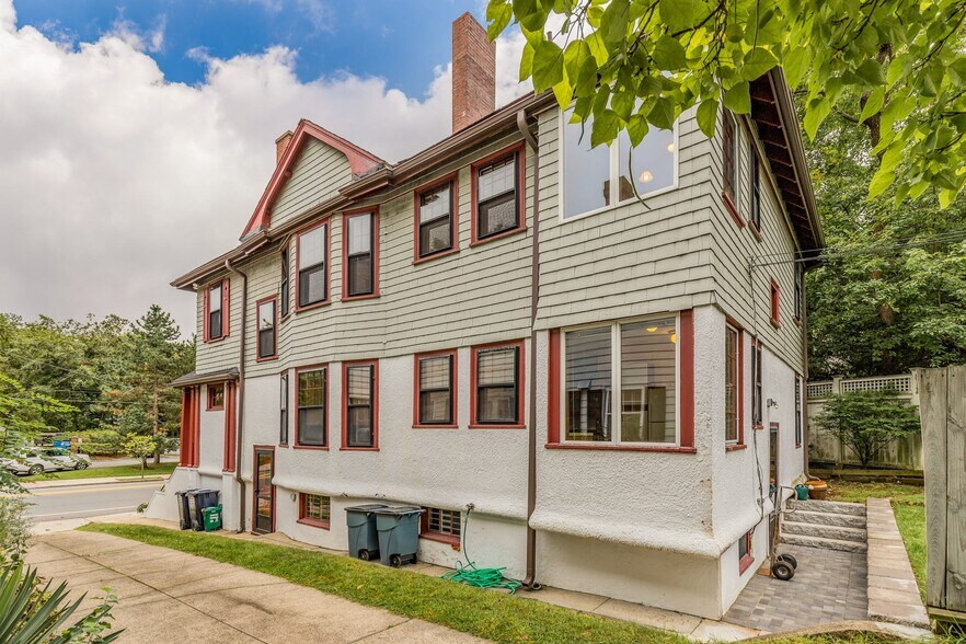 Building Photo - 375 Mount Auburn St