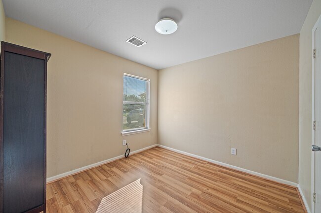 Building Photo - 20758 Cypress Crescent Ln