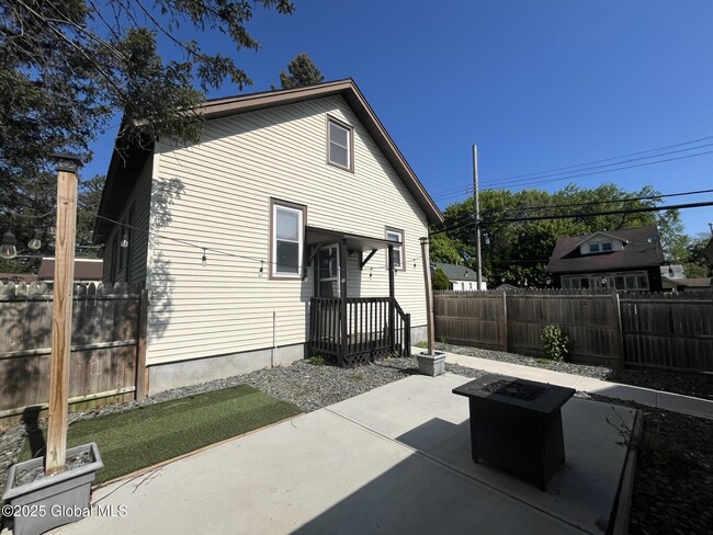 Building Photo - 1822 7th St