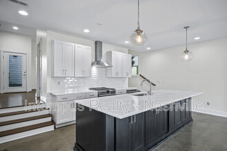 Building Photo - 962 9th Ave S