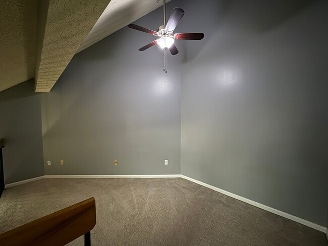 Building Photo - Sophisticated 2 Bed 2 Bath Condo with Loft...