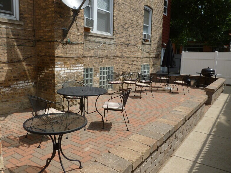 Building Photo - 4151 N Ashland Ave