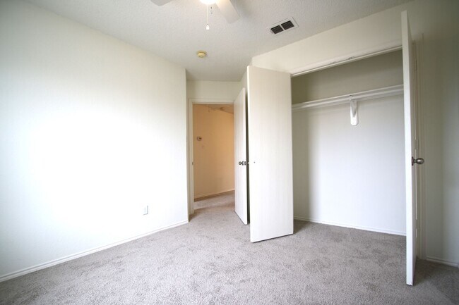 Building Photo - Upgraded 3BR Home | Granite Kitchen, High Ceilings & Gated Backyard | Minutes to Downtown Fort Worth