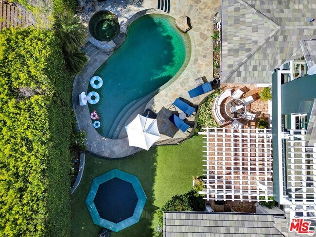 Building Photo - 1056 Corsica Dr