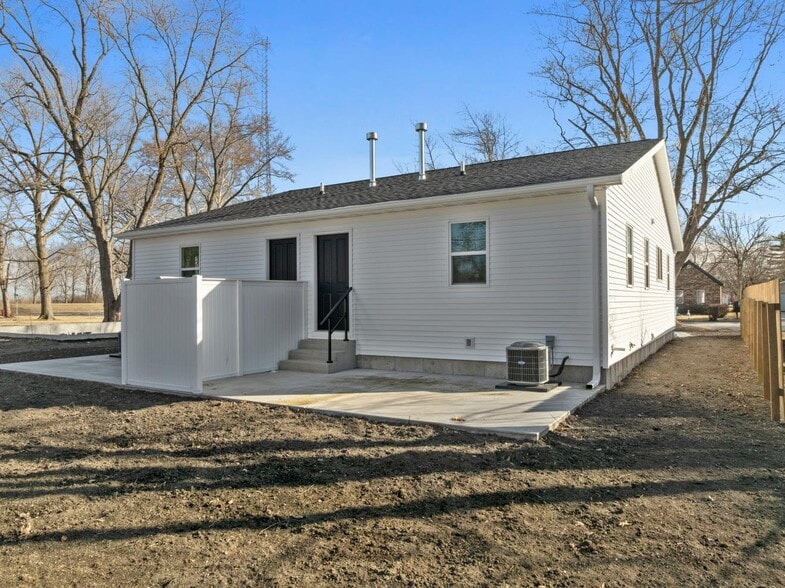 Building Photo - 313 E Martin St