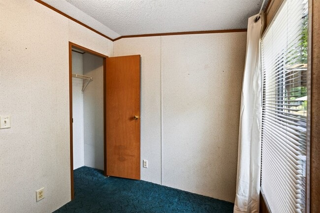 Building Photo - 162 Gill Rd