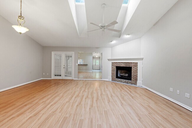 Building Photo - 2902 NW 104th Ct
